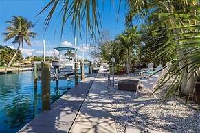 Island Haven 2 Bedroom Home by RedAwning