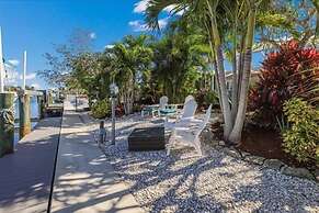 Island Haven 2 Bedroom Home by RedAwning