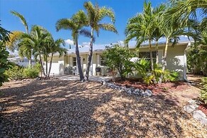 Island Haven 2 Bedroom Home by RedAwning