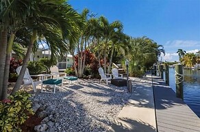 Island Haven 2 Bedroom Home by RedAwning