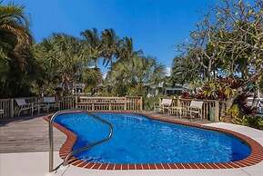 Island Haven 2 Bedroom Home by RedAwning