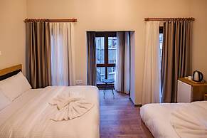 Grand Balyan Hotel & Restaurant