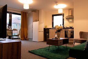 Livestay - 2 Bed Apartment Free Parking Heathrow