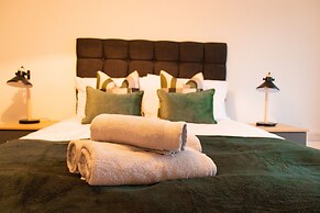 Livestay - 2 Bed Apartment Free Parking Heathrow