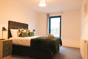 Livestay - 2 Bed Apartment Free Parking Heathrow