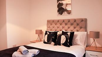 Livestay - 2 Bed Apartment Free Parking Heathrow