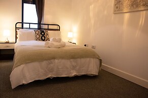 Livestay - 2 Bed 2 Bath Minutes From Heathrow