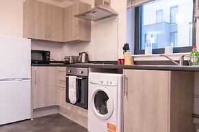 Livestay - 2 Bed 2 Bath Minutes From Heathrow