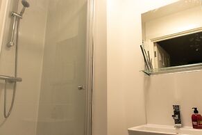 Livestay - 2 Bed 2 Bath Minutes From Heathrow