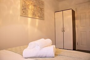 Livestay - 2 Bed 2 Bath Minutes From Heathrow