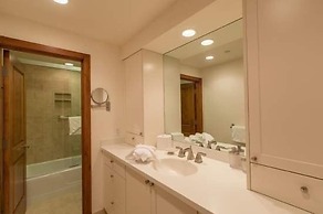 Northwoods Private Condo with Easy Ski-In Ski-Out Access by RedAwning