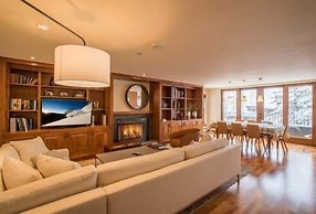 Northwoods Private Condo with Easy Ski-In Ski-Out Access by RedAwning