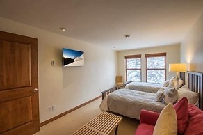 Northwoods Private Condo with Easy Ski-In Ski-Out Access by RedAwning
