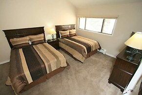 17 Vail Road Condos Short Walk to Vail Village and Gondola One by RedA