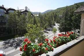 17 Vail Road Condos Short Walk to Vail Village and Gondola One by RedA