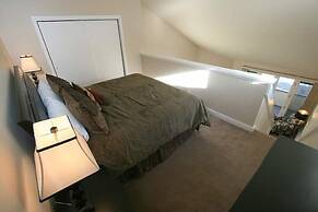 17 Vail Road Condos Short Walk to Vail Village and Gondola One by RedA