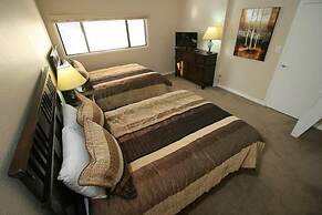 17 Vail Road Condos Short Walk to Vail Village and Gondola One by RedA