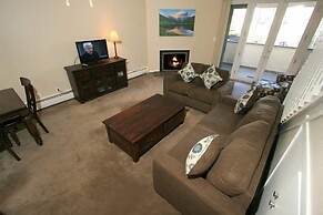 17 Vail Road Condos Short Walk to Vail Village and Gondola One by RedA