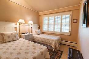 Vail Trails Chalets Convenient Suite Located Short Walk to Gondola by 