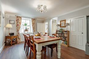 Charming Cardoon Cottage in Beautiful Village