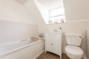 Charming Cardoon Cottage in Beautiful Village