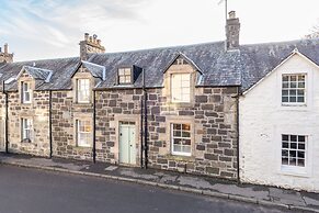 Charming Cardoon Cottage in Beautiful Village