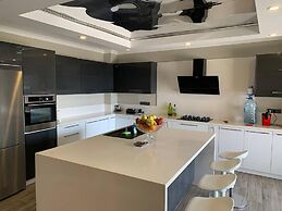 Bodrum - 5 Bedrooms Villa With Heated Pool