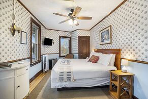 Historic Hotel Nichols