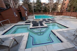 Park Station by Luxury Mountain