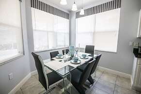 Sharon's Calabay Parc Vacation Home 4 Bedroom Home by Redawning