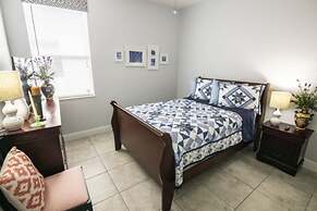 Sharon's Calabay Parc Vacation Home 4 Bedroom Home by Redawning