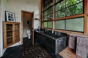 Exceptional 9BR Incredible Jungle View, River Access