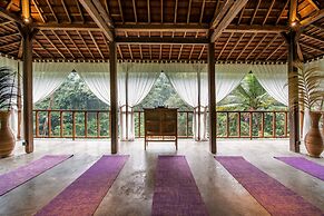 Exceptional 9BR Incredible Jungle View, River Access