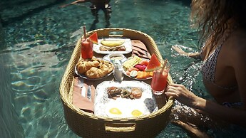 Exceptional 9BR Incredible Jungle View, River Access