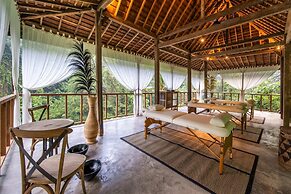 Exceptional 9BR Incredible Jungle View, River Access