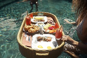 Exceptional 9BR Incredible Jungle View, River Access