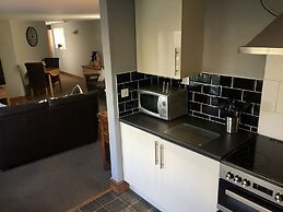 Stylish Historic Apartment - Sleeps 3 & Parking