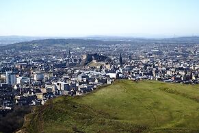 Cozy 1 Bedroom Home Near the City Centre