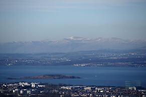 Cozy 1 Bedroom Home Near the City Centre