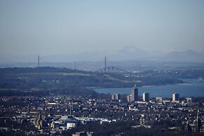 Cozy 1 Bedroom Home Near the City Centre