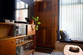 Cozy 1 Bedroom Home Near the City Centre