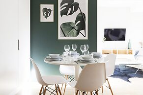 Stylish Bright 42m2 Studio with Balcony