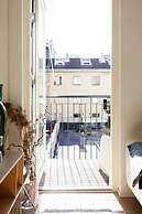 Stylish Bright 42m2 Studio with Balcony