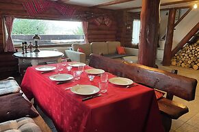 Stunning 4-bed Chalet in Bran With Superb Panorama