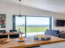 2-bed Modern Bungalow - Outstanding Country Views