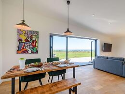 2-bed Modern Bungalow - Outstanding Country Views