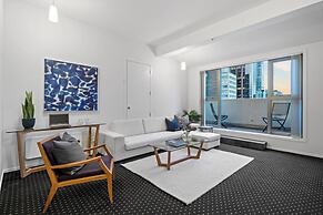 Chic & Spacious CBD Loft - 2 Beds & City