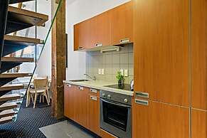 Chic & Spacious CBD Loft - 2 Beds & City