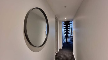 Chic & Spacious CBD Loft - 2 Beds & City