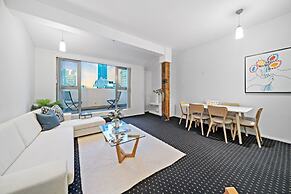 Chic & Spacious CBD Loft - 2 Beds & City